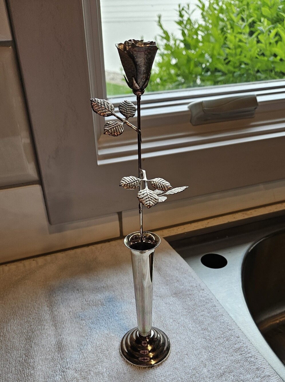 VTG Sleek Mid Century Modern Ted Arnold Metal Desk Rose Flower Vase 10"